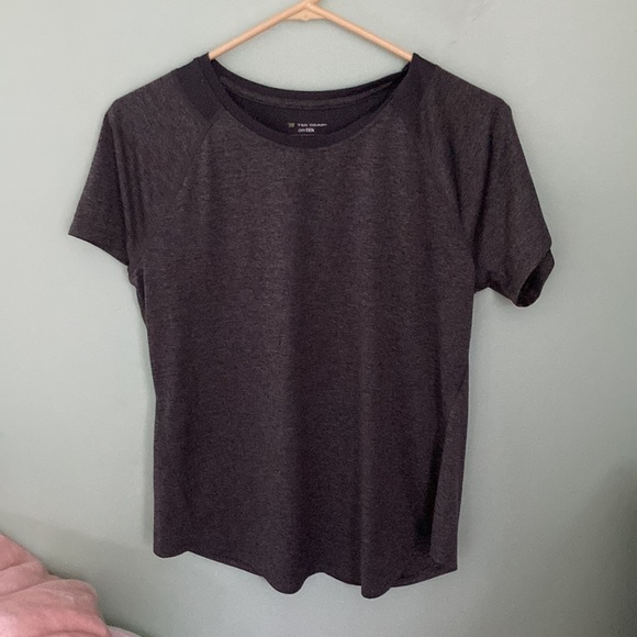 3/$18 (2) Tek Gear Dry Tek Size Medium shirts - Picture 4 of 7